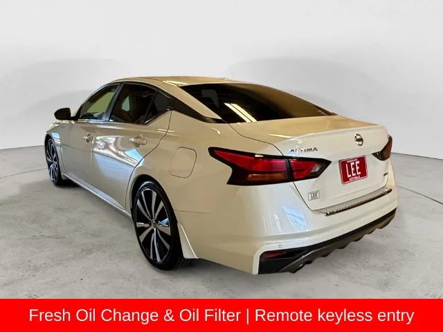 Used 2020 White Nissan 2.0 SR image 3