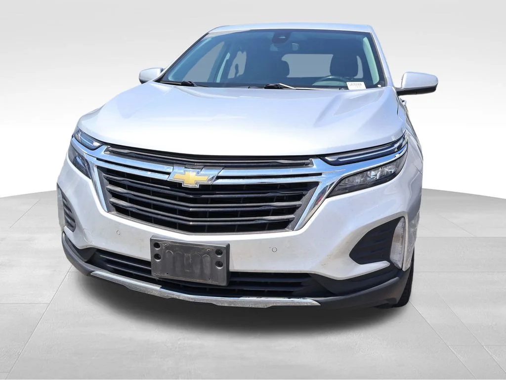 Used 2022 Silver Ice Metallic Chevrolet LT image 3