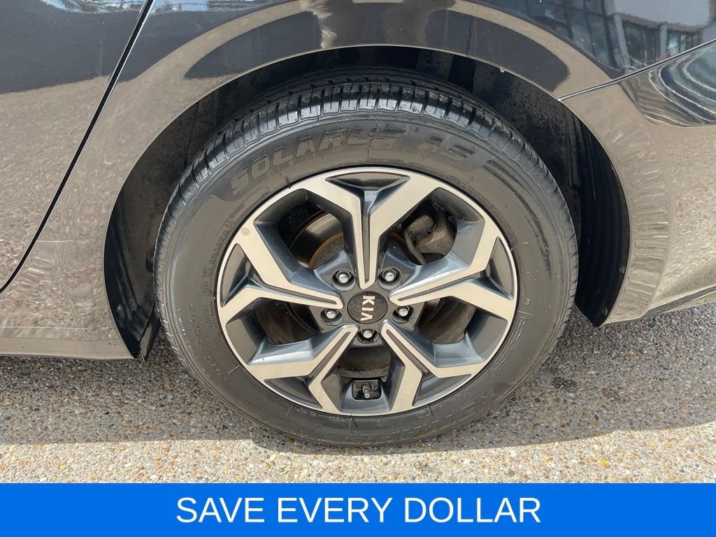 Used 2021 Black Kia LXS image 23
