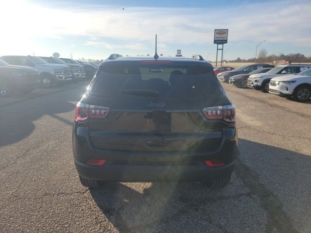 New 2026 Diamond Black Crystal Pearlcoat Jeep Latitude image 21