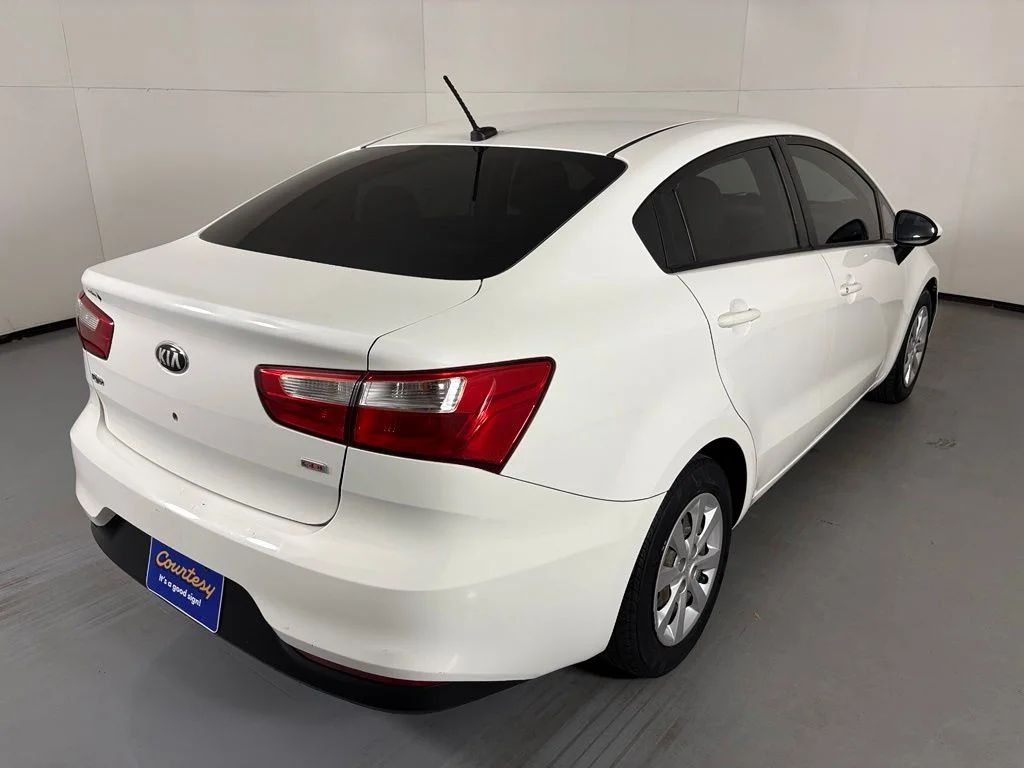 Used 2016 White Kia LX image 8