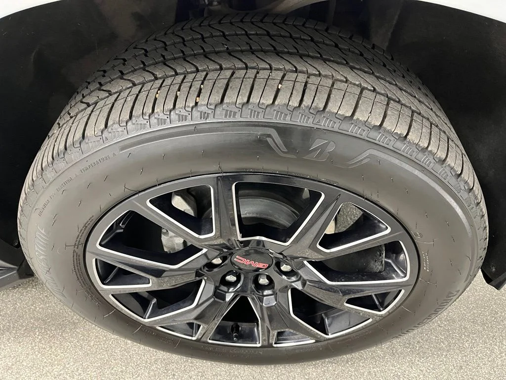 Used 2025 White GMC Elevation image 18
