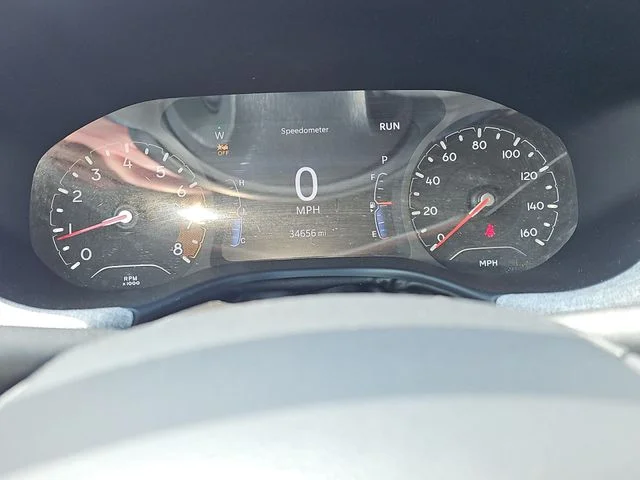 Used 2022 Red Jeep Latitude image 13