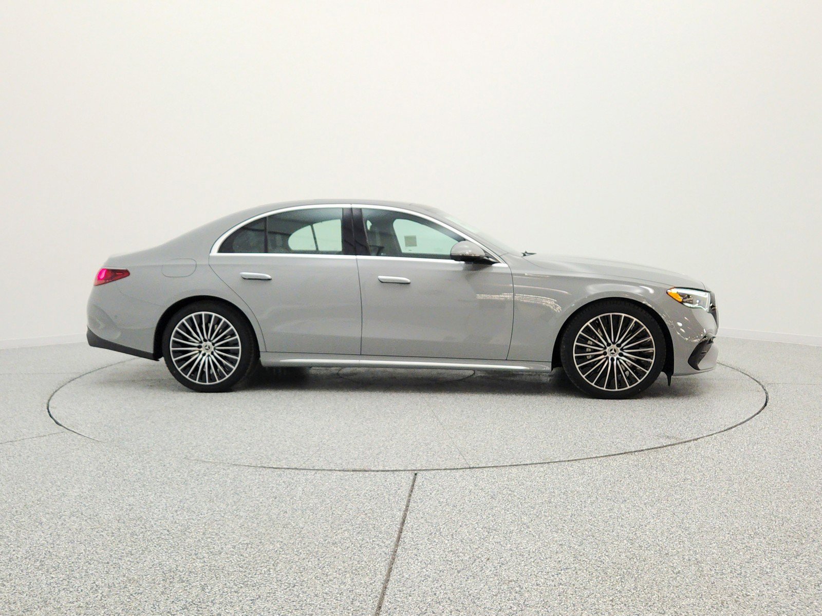 New 2026 MANUFAKTUR Alpine Grey Mercedes-Benz E 450 4MATIC® Sedan image 33