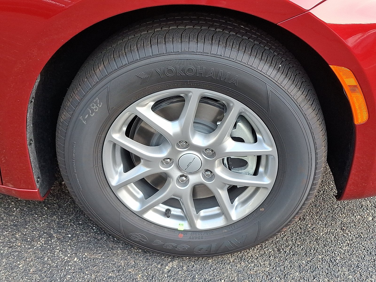New 2027 Red Hot Pearl-Coat Exterior Paint Chrysler Select AWD image 5