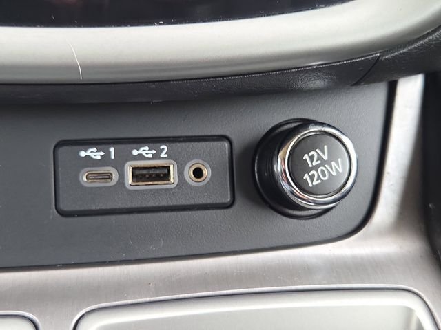 Used 2019 Pearl White Nissan SL image 11