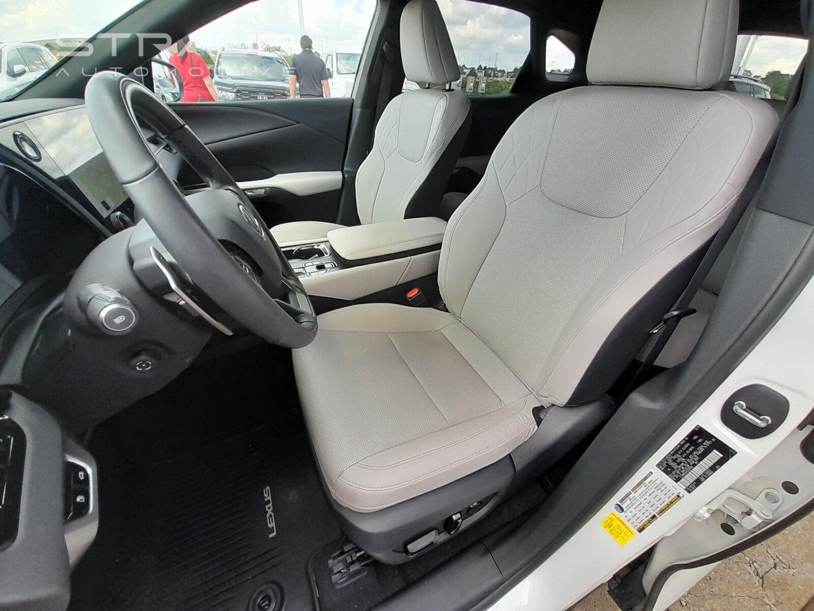 Used 2025 Eminent White Pearl Lexus RX 350 Premium image 40