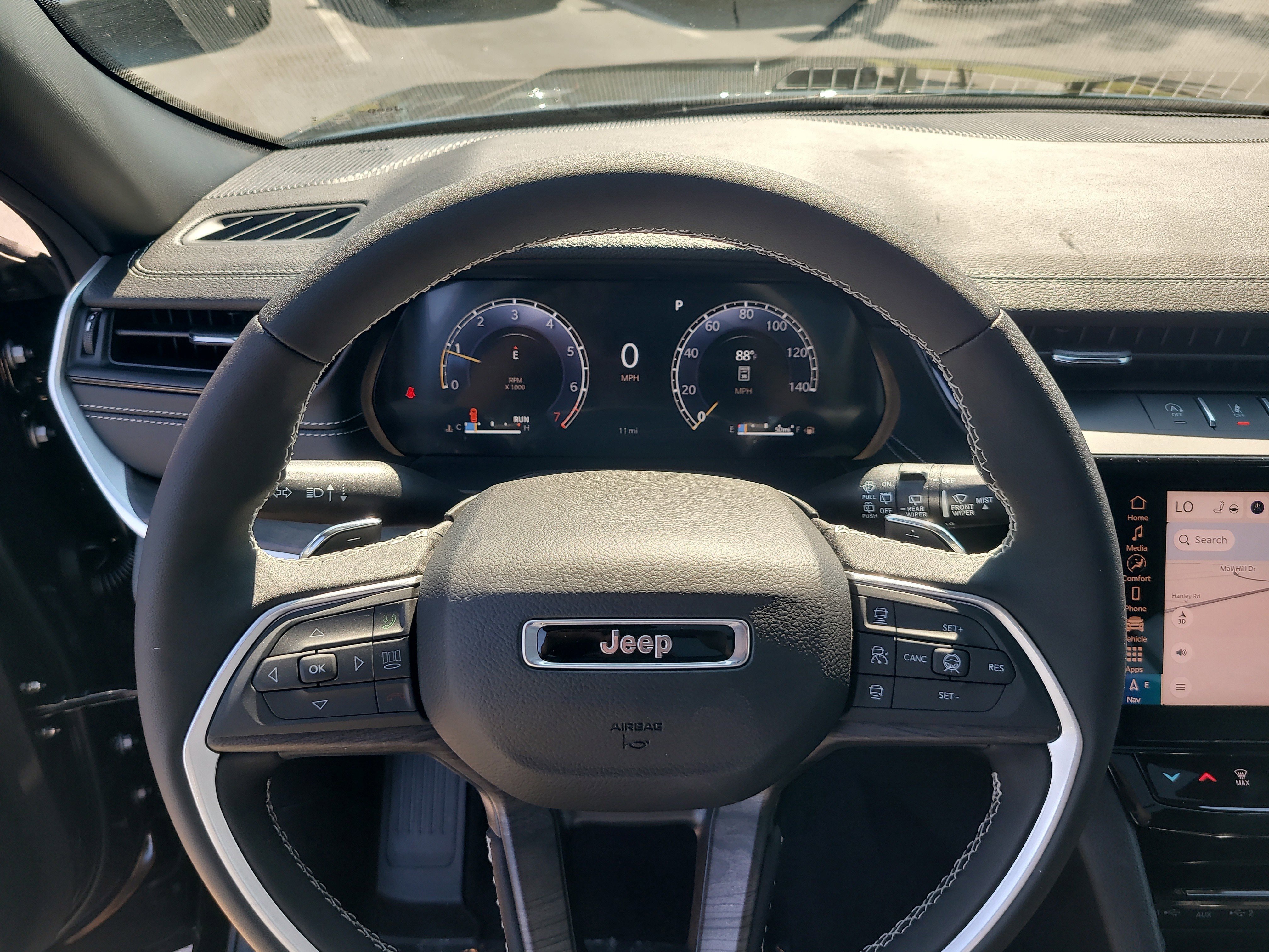 New 2026 Diamond Black Crystal Pearl-Coat Exterior Paint Jeep Limited image 20