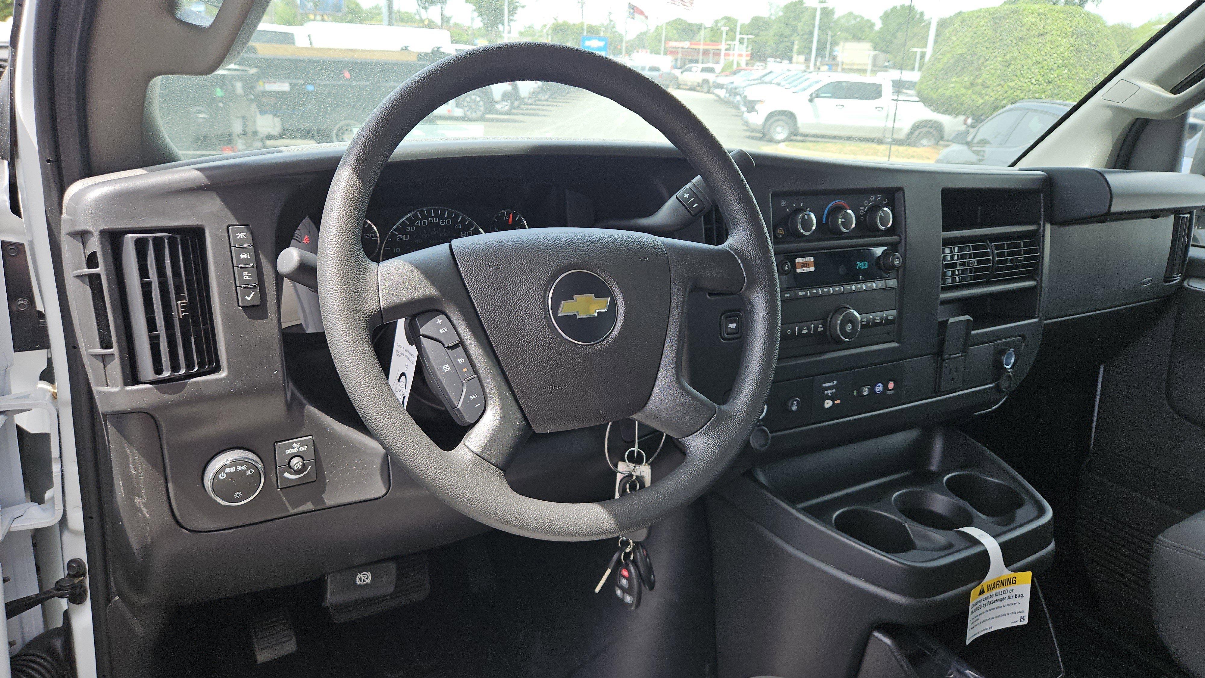 New 2025 Summit White Chevrolet WT image 11