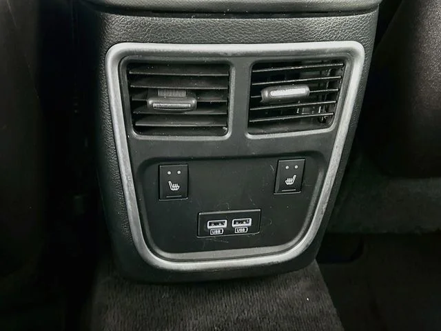 Used 2019 White Dodge SXT image 12