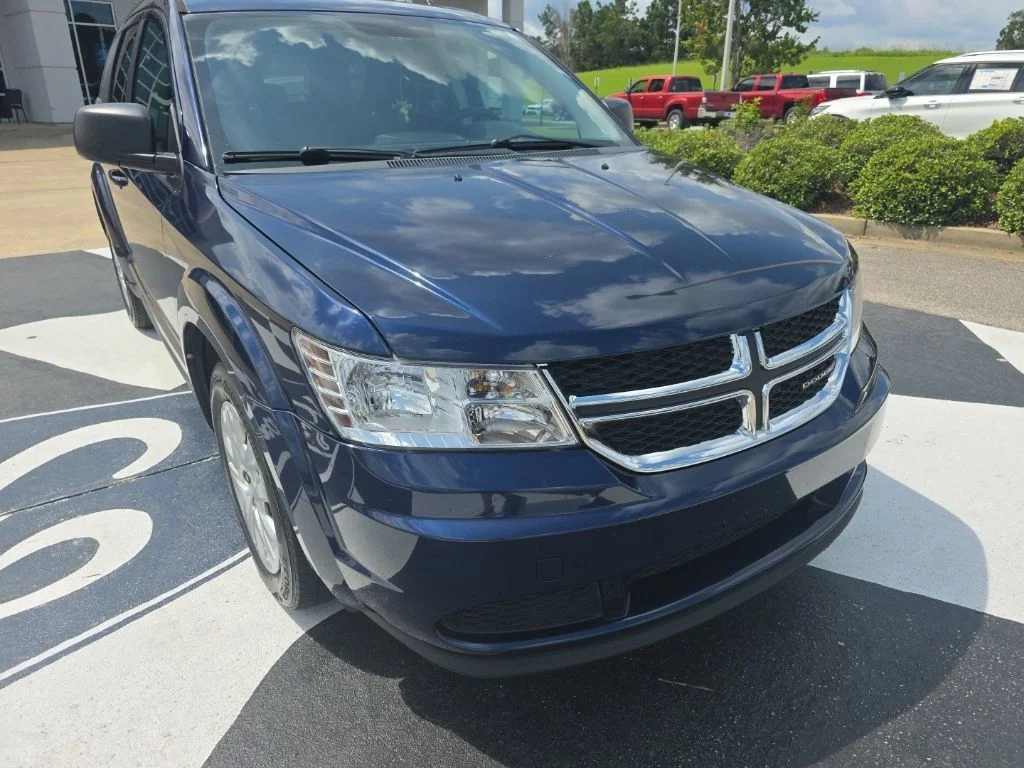 Used 2017 Contusion Blue Pearlcoat Dodge SE image 9