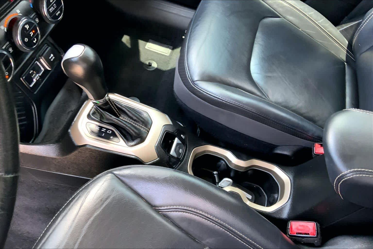 Used 2016 Glacier Metallic Jeep Limited image 17