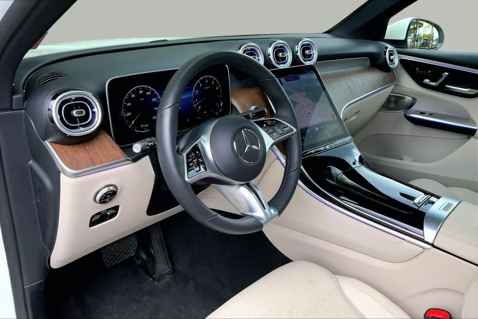 Certified Used 2025 Polar White Mercedes-Benz GLC 300 image 18