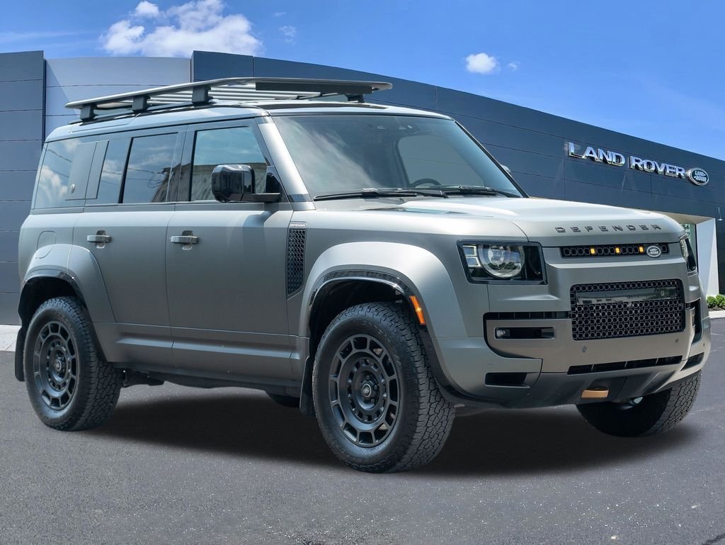 Used 2025 Green Land Rover OCTA image 3