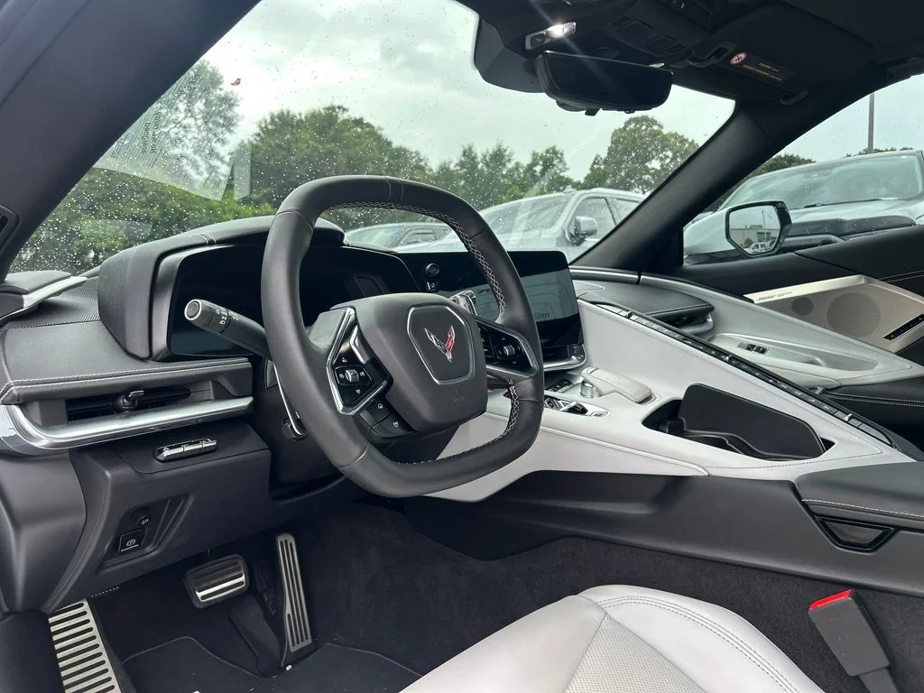 Used 2023 White Chevrolet Stingray image 9