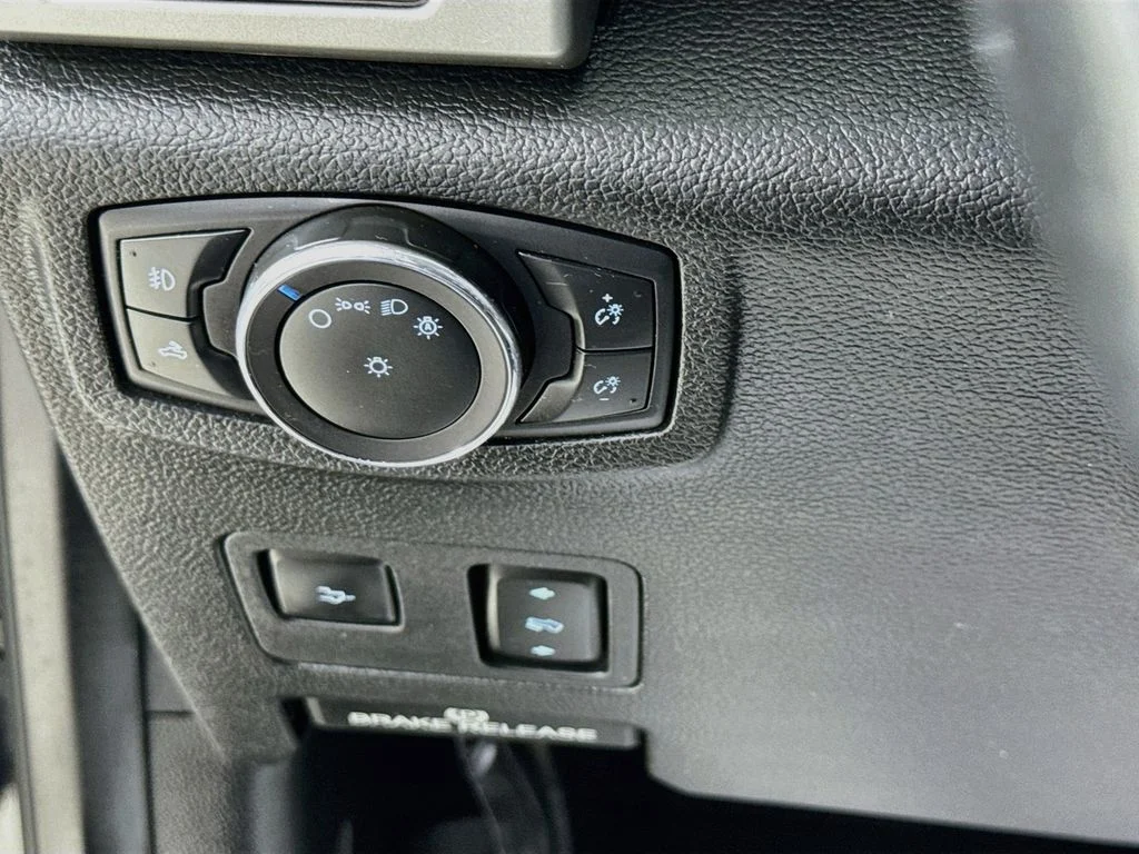Used 2020 Black Metallic Ford Lariat image 15