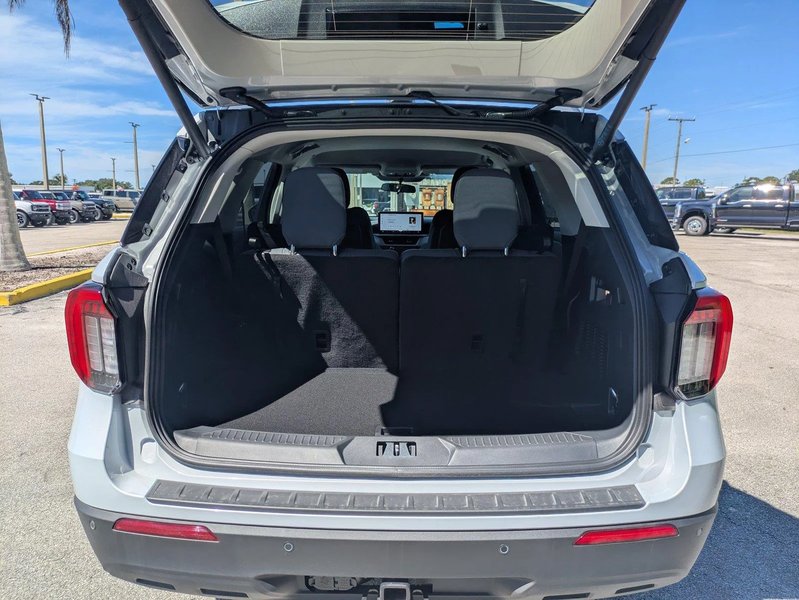 New 2026 Space White Metallic Ford Active image 14