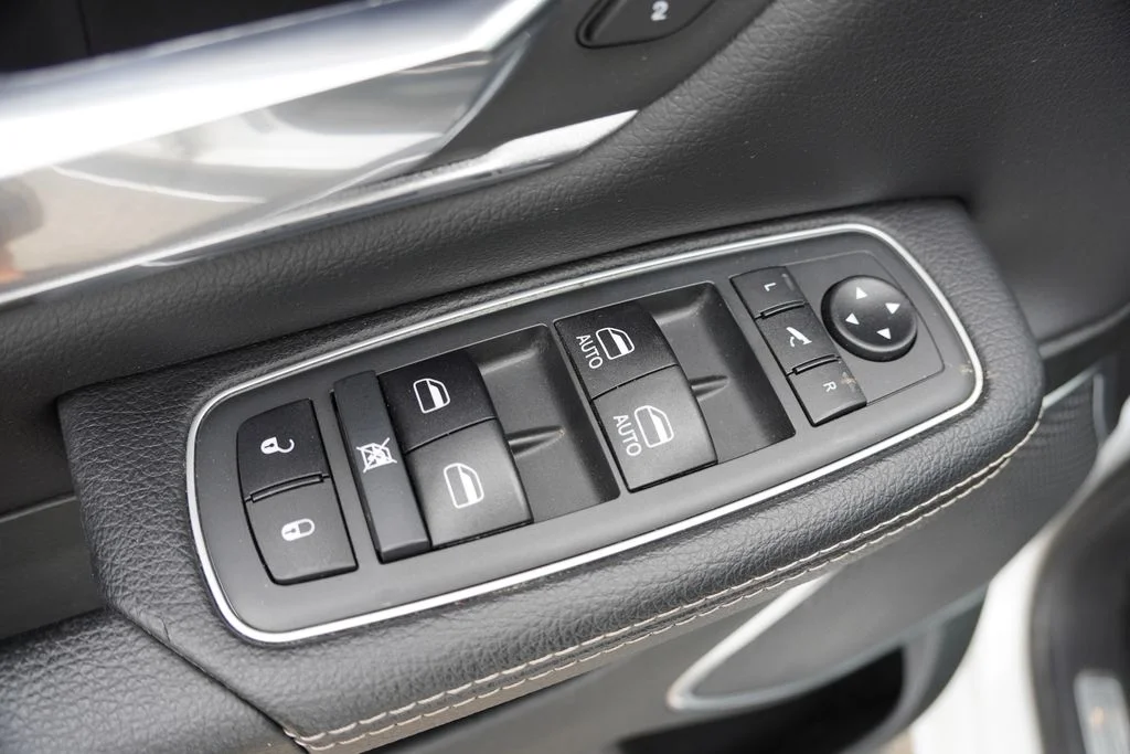 Used 2021 Bright White Clearcoat Ram Laramie image 22