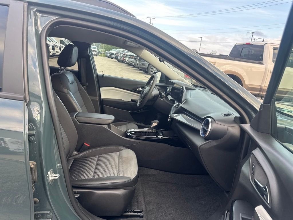 Used 2025 Gray Chevrolet LT image 30