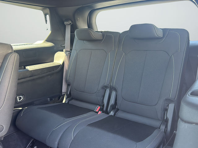 Used 2024 White Jeep Laredo image 30