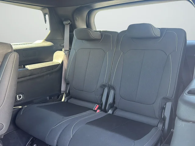Used 2024 White Jeep Laredo image 27