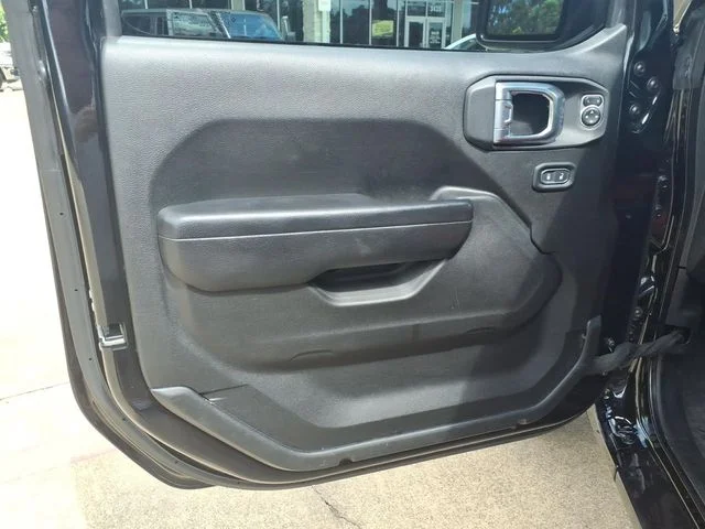 Used 2023 Black Jeep Sport S image 18