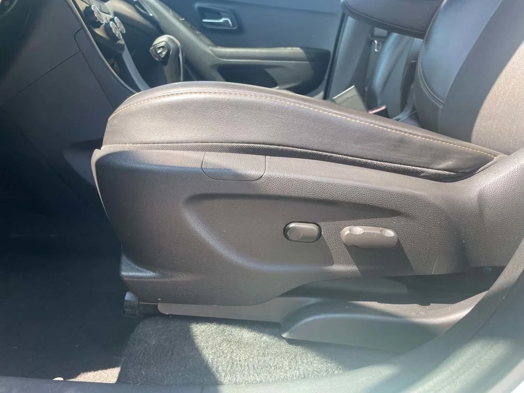 Used 2021 Silver Ice Metallic Chevrolet LT image 20