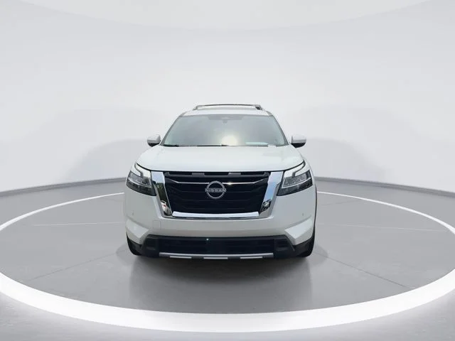 Used 2024 White Nissan Platinum image 3