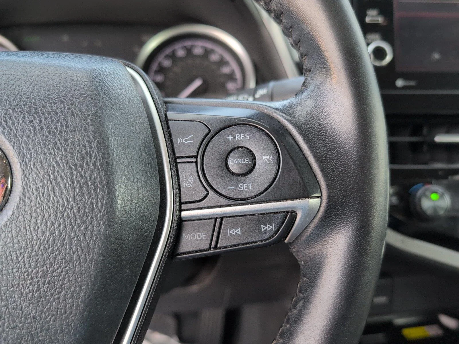 Used 2023 Predawn Gray Mica Toyota XLE image 25