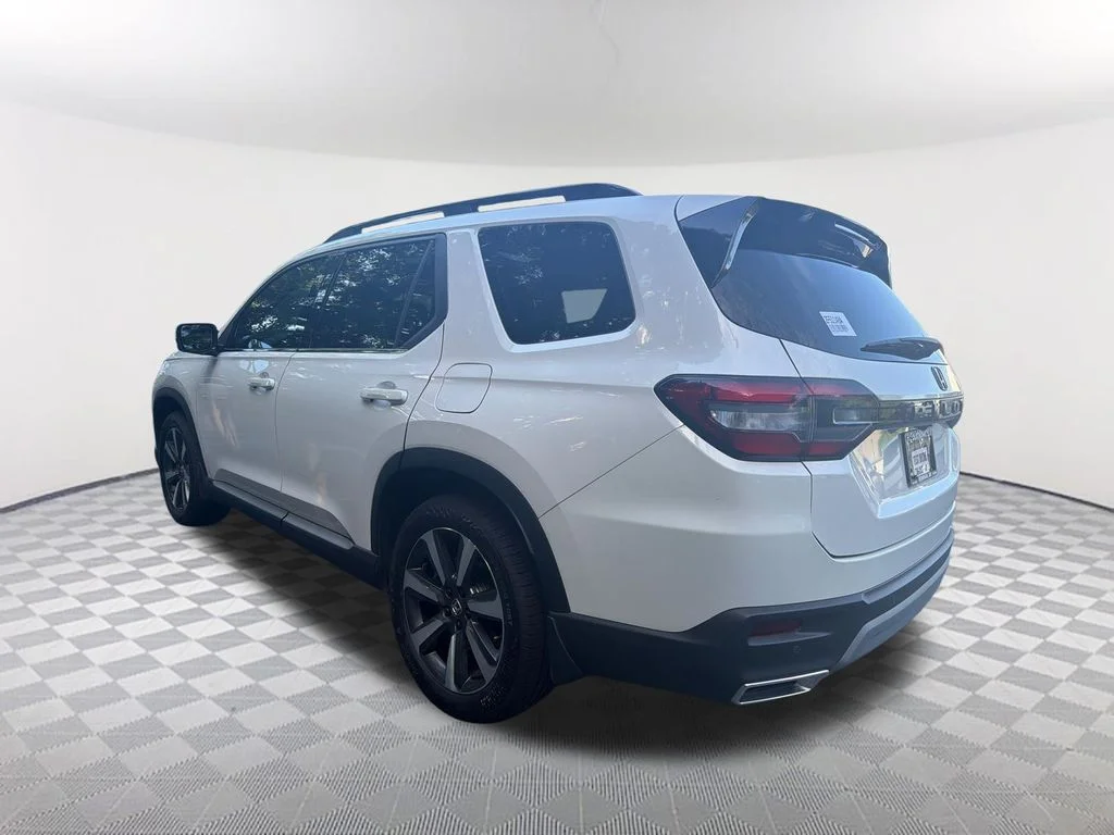Used 2024 White Honda Touring image 7