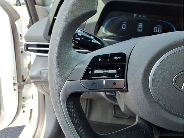 Used 2025 White Hyundai SE image 22