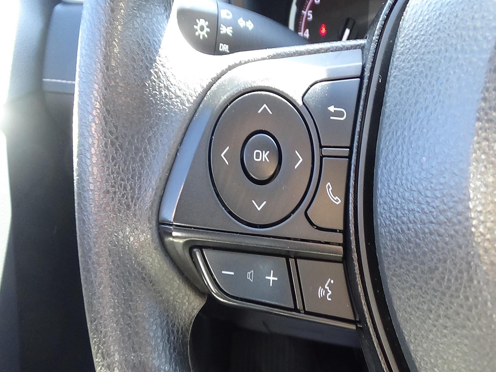 Used 2025 Magnetic Gray Metallic (1g3) Toyota LE image 22