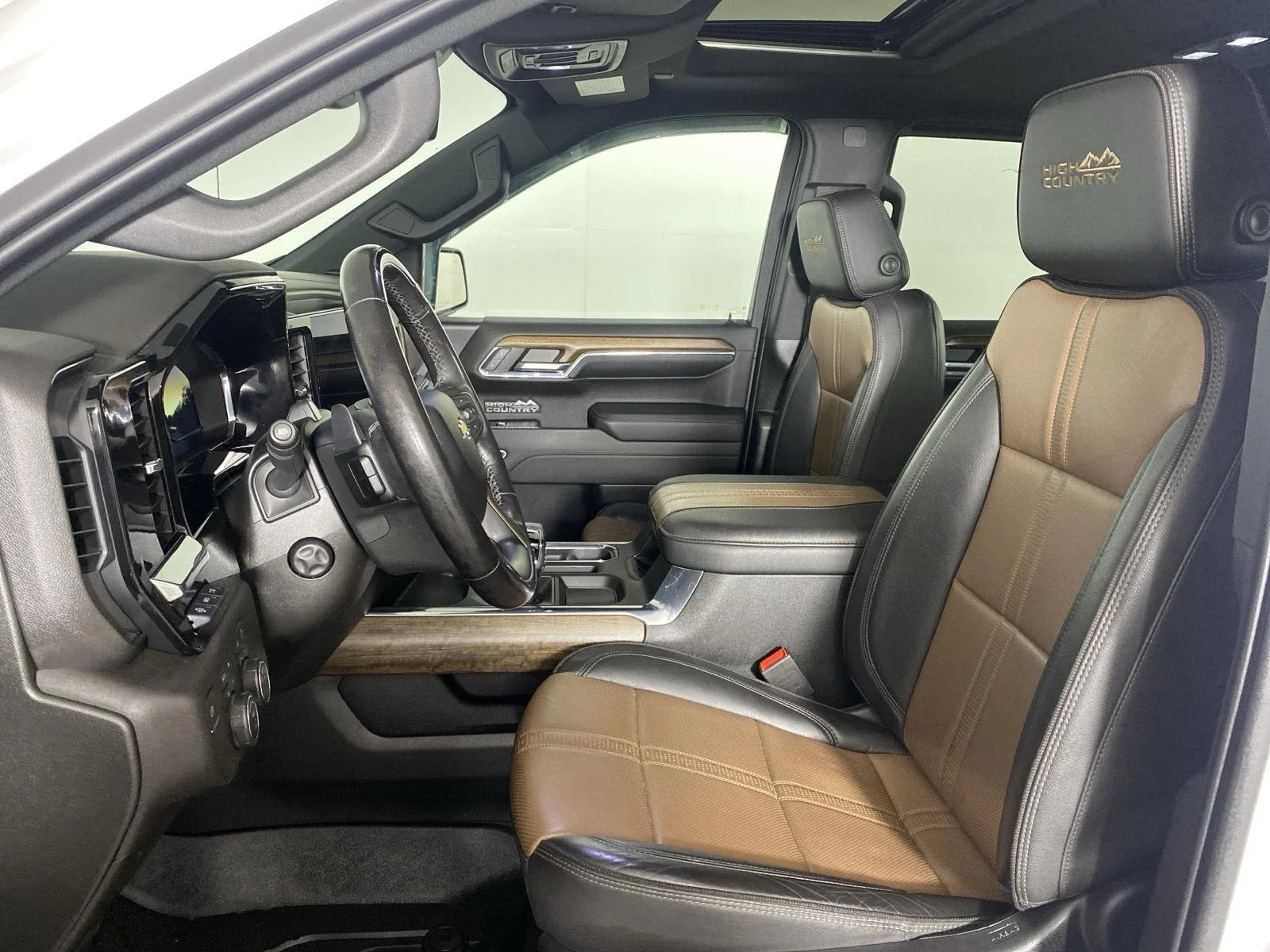 Used 2023 Iridescent Pearl Tricoat Chevrolet High Country image 10