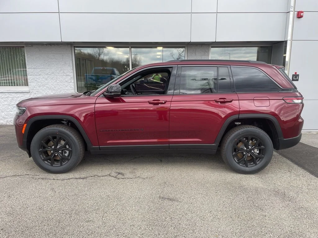 New 2026 Velvet Red Pearl-Coat Exterior Paint Jeep Altitude image 2