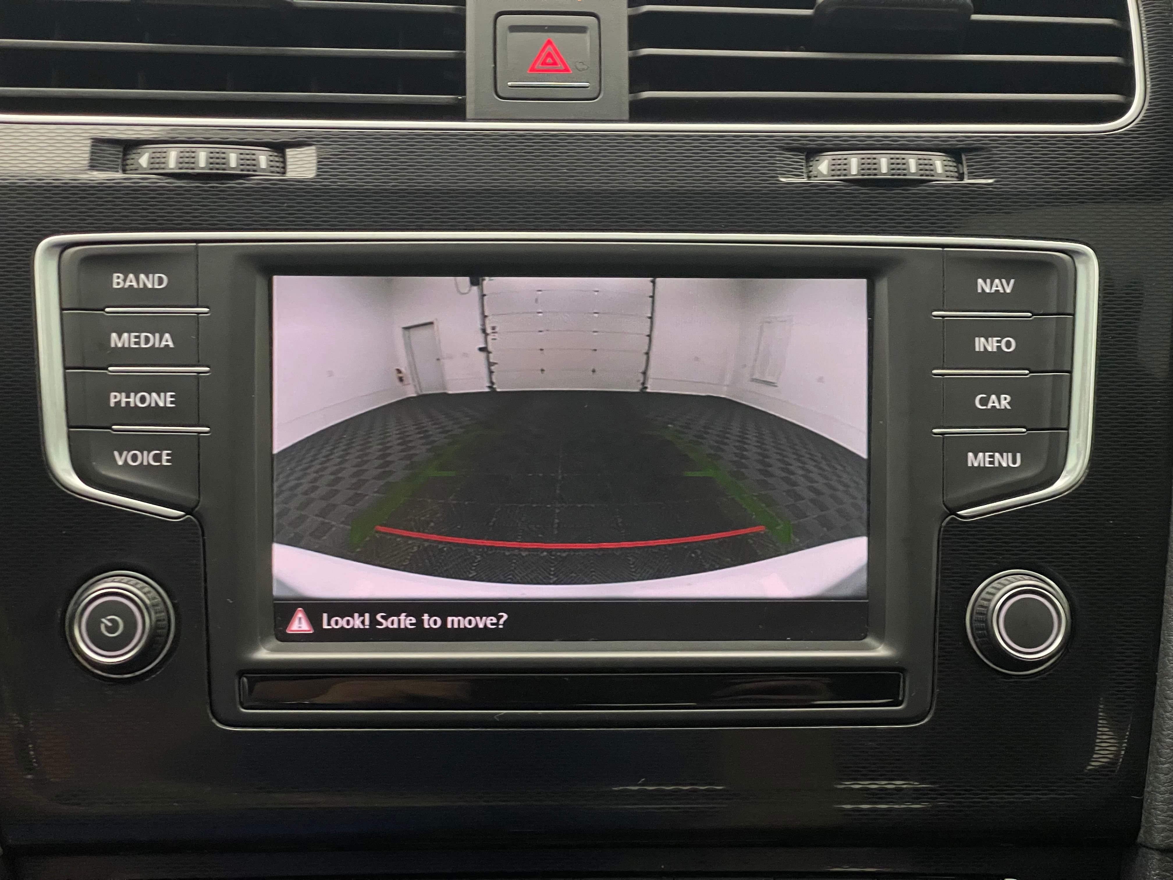 Used 2016 Pure White Volkswagen Autobahn image 4