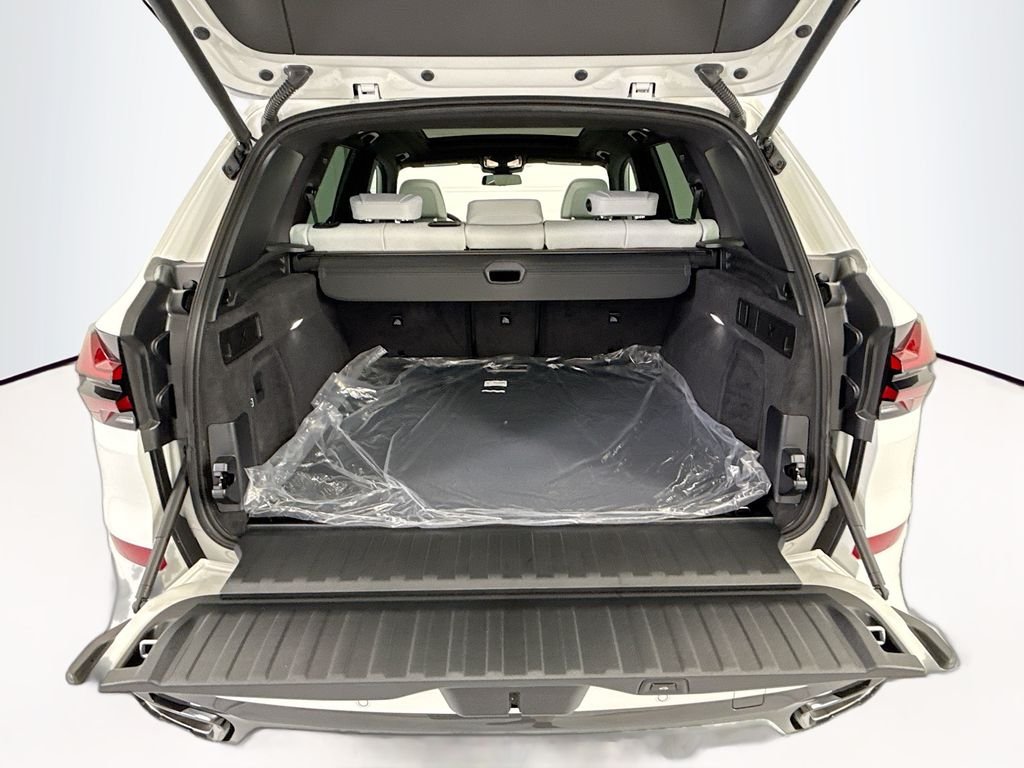 New 2026 Alpine White BMW sDrive40i image 27