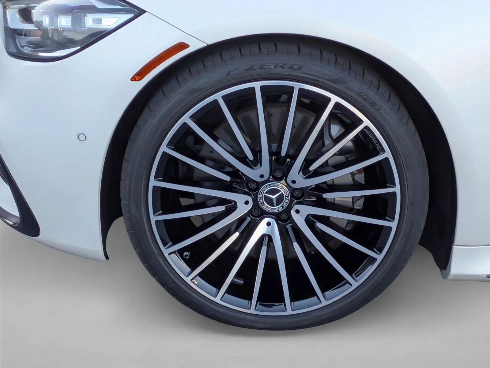 Used 2023 Manufaktur Cashmere White Magno Mercedes-Benz S 580 image 23