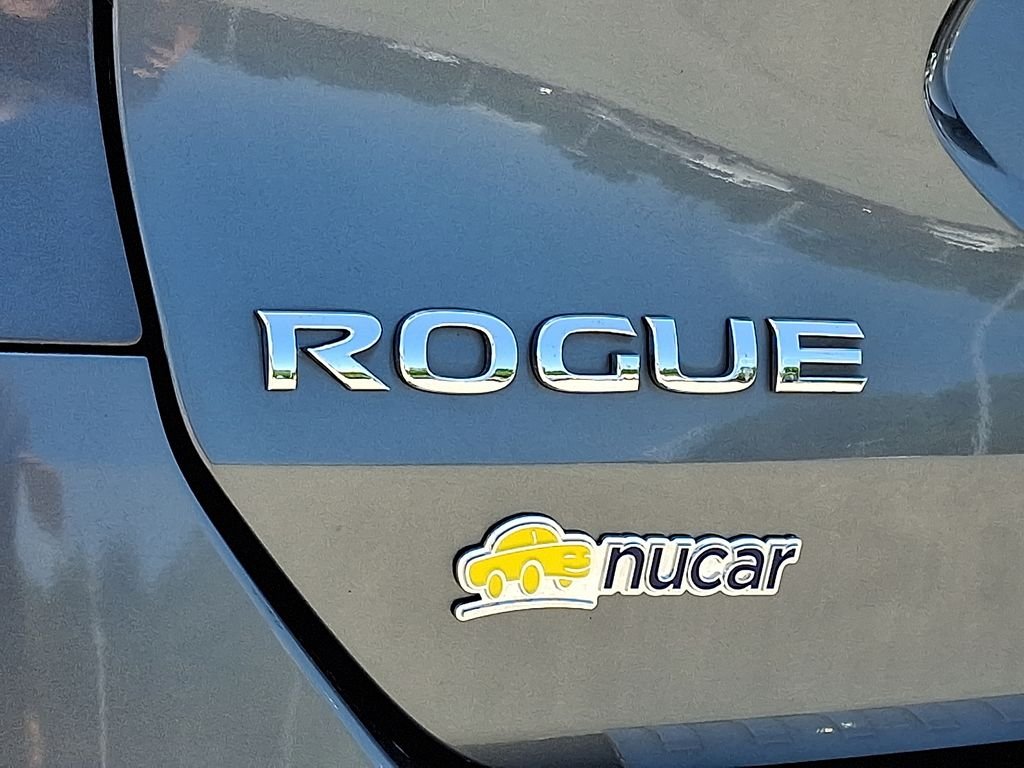 Used 2015 Gray Nissan SL image 31