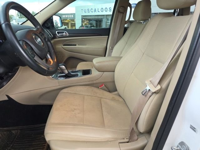 Used 2018 White/off-white Jeep Laredo E image 9