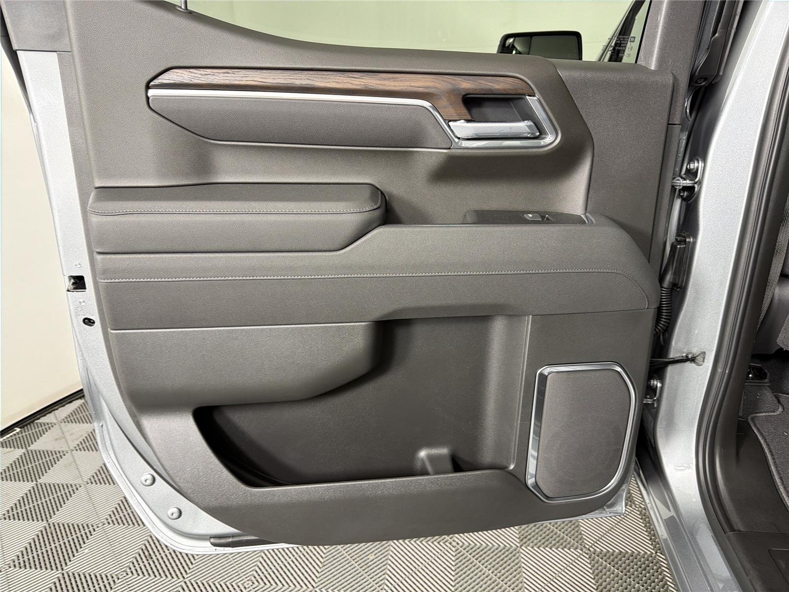 2026 GMC Sierra 1500 SLT - Photo 19