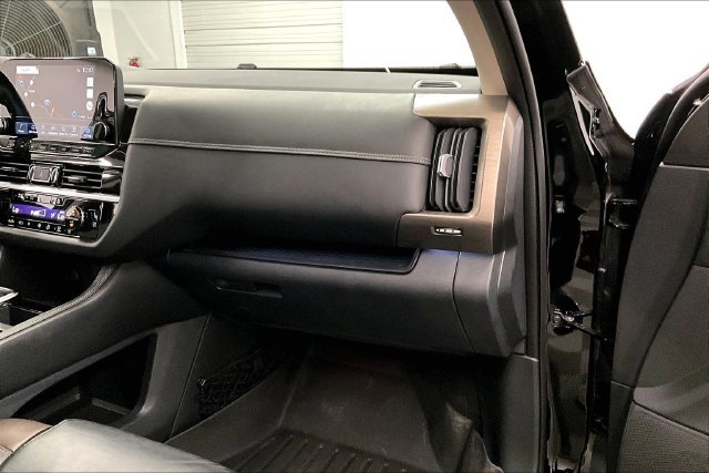 Used 2023 Super Black Nissan Platinum image 19