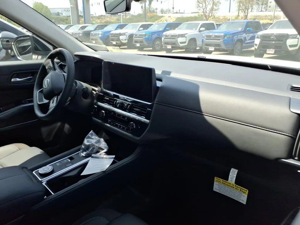 New 2026 Everest White Pearl TriCoat Nissan SL image 11