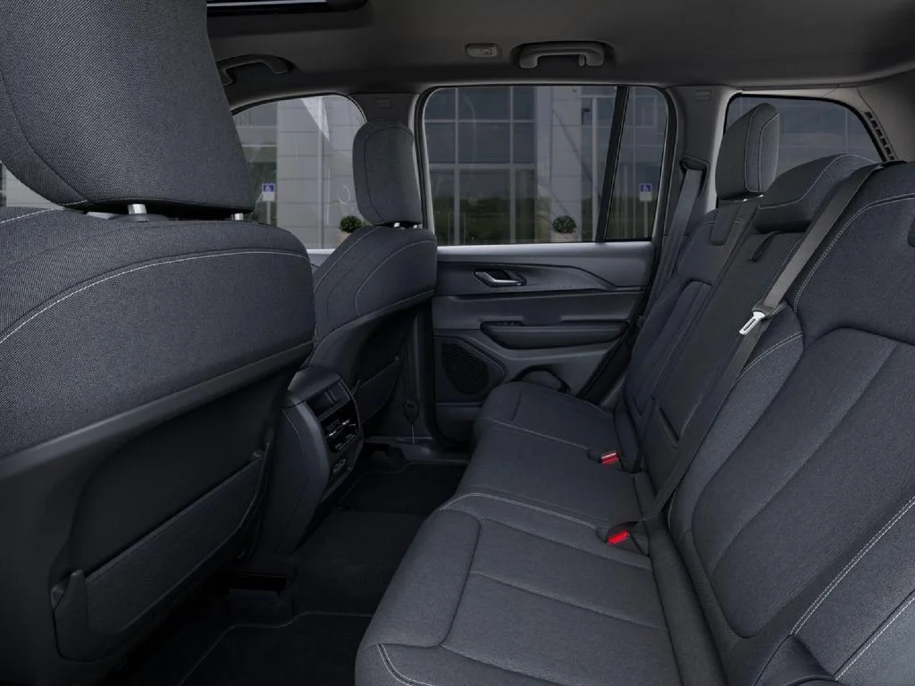 2025 Jeep Grand Cherokee Laredo - Photo 23