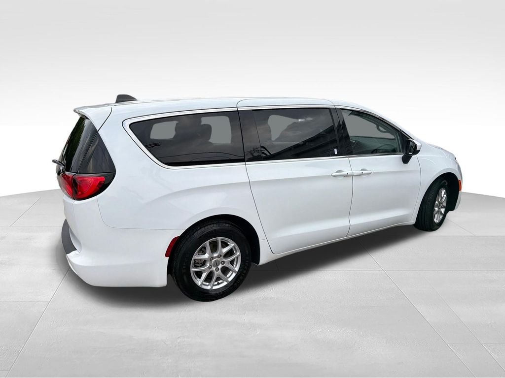 Used 2023 White Chrysler LX image 5