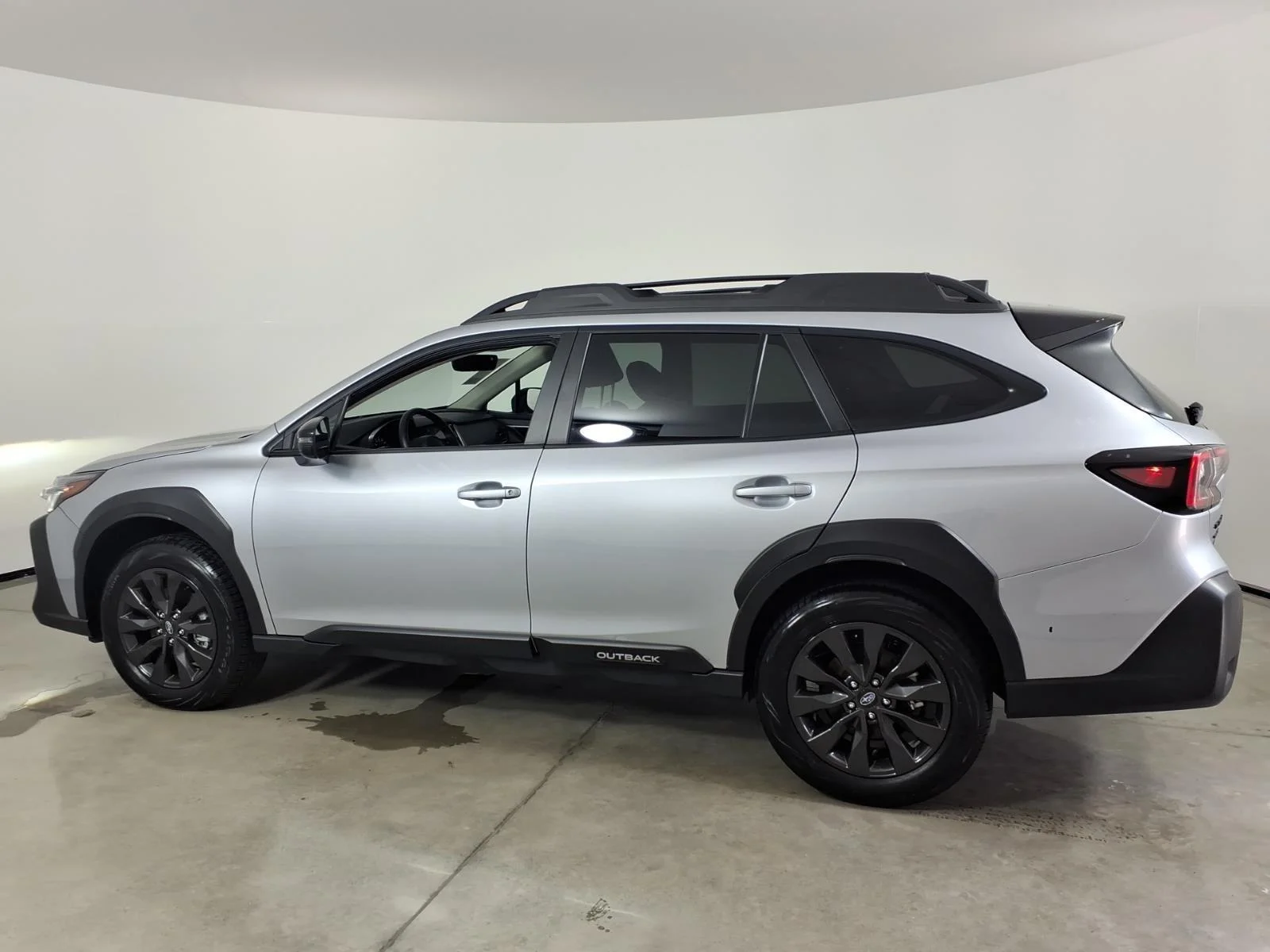 Certified Used 2025 Ice Silver Metallic Subaru Onyx Edition image 3