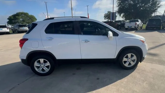 Used 2018 SUMMIT WHITE Chevrolet LT image 9