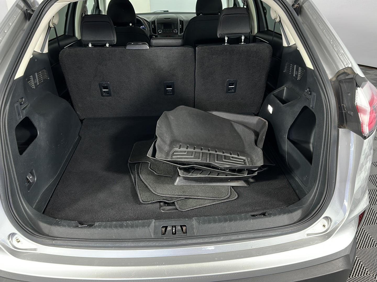 Used 2019 Ingot Silver Ford SE image 10