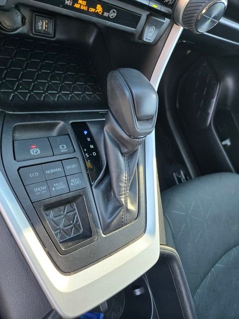 Used 2024  Toyota XLE image 13