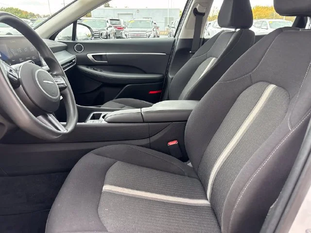 Used 2024 White Hyundai SEL image 11