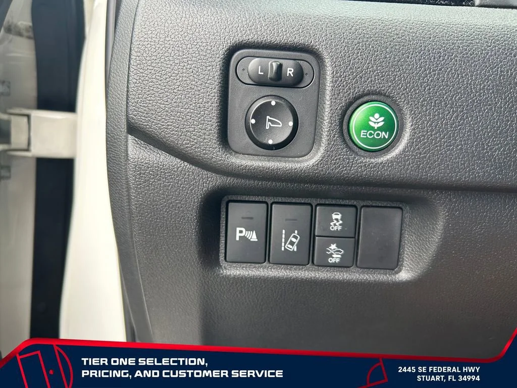 Used 2017  Honda Touring image 27